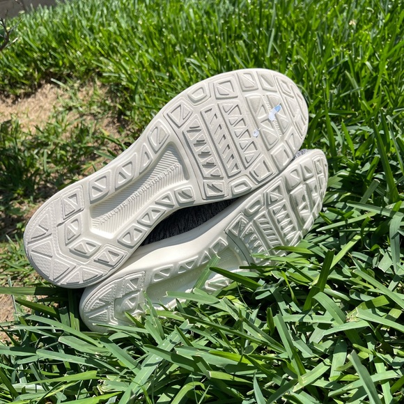 APL CHELSEA BOOTIES Size 10.5 black n white👟 - Picture 8 of 9